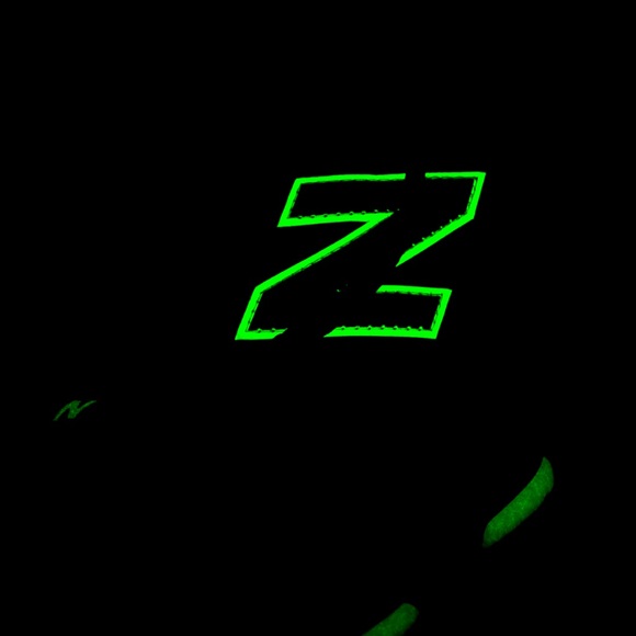 🪙📎 NEW BALANCE 9060 METALLIC SILVER GLOW IN THE DARK 🪙📎 - Picture 5 of 5